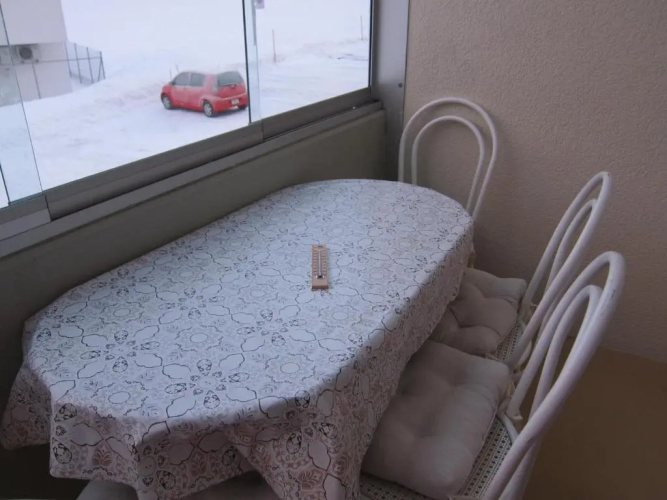 2.5-Zimmer-Wohnung Balkon freie See- und Bergsicht, Garage PPe