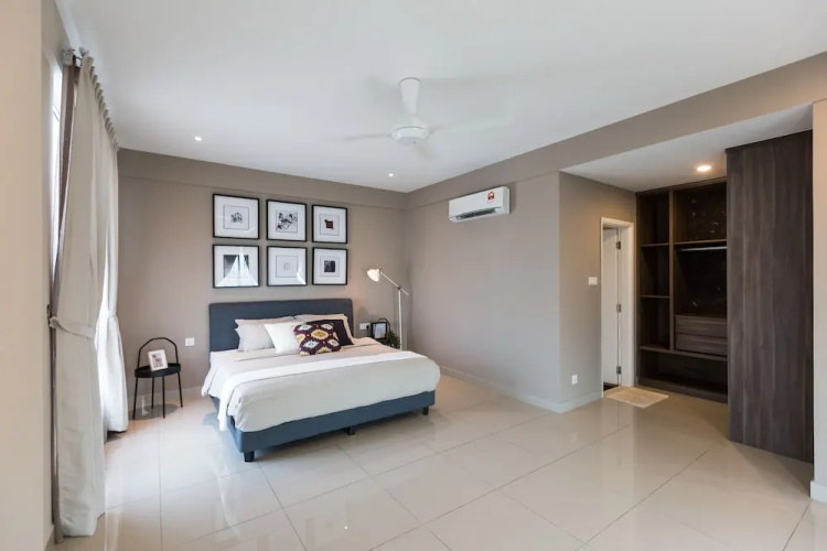 Spacious Seaview Suite