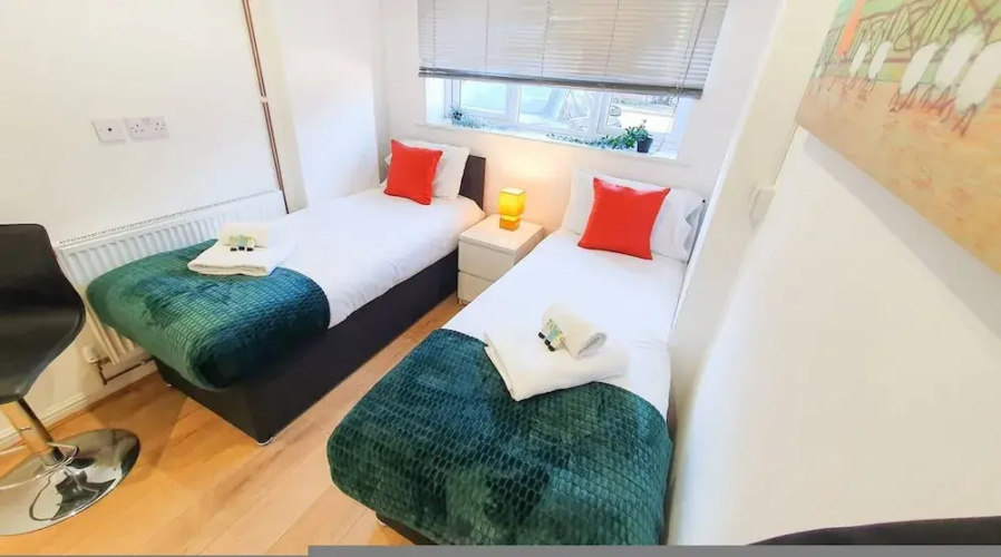 Cheerful 4-bedroom House