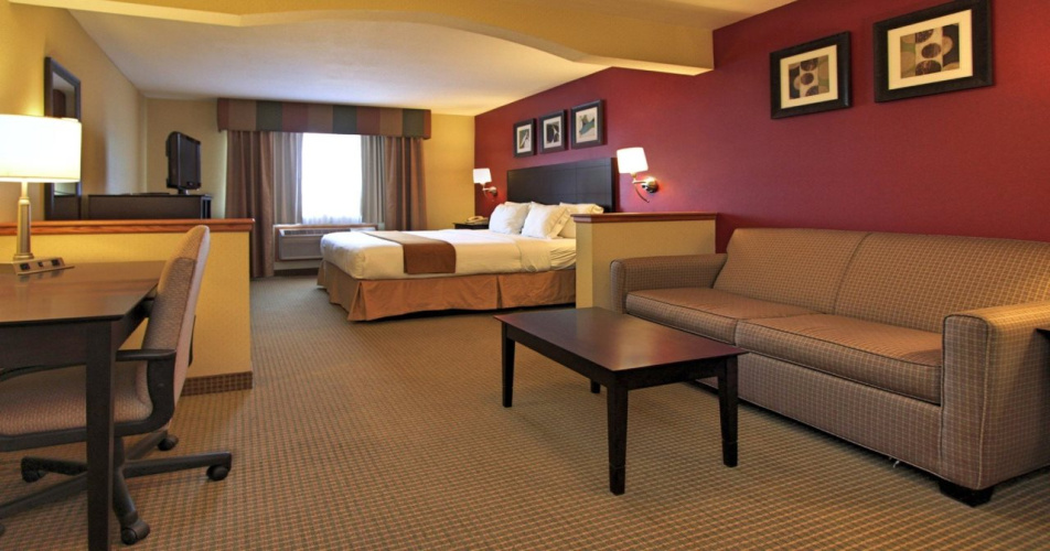 Holiday Inn Express Hotel & Suites Defiance by IHG
