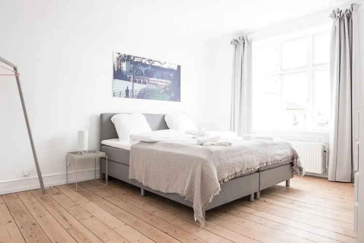 Beautiful 2-bed With Large Balcony