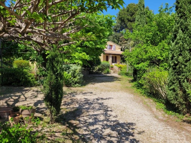 4 Bedrooms Cottage