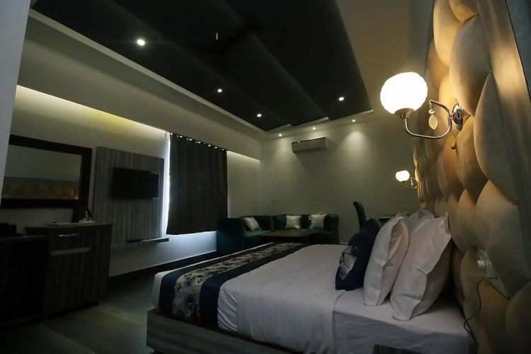 Hotel 8th Planet