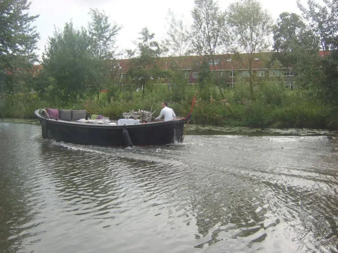 Houseboat Harmony