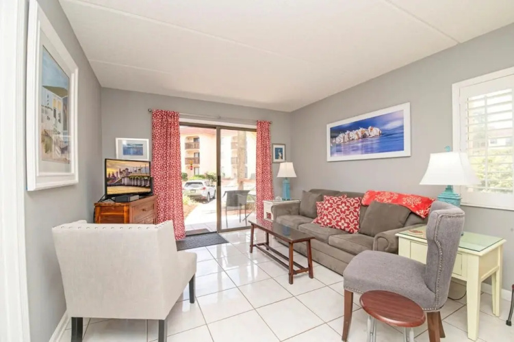 5112 Near Ocean 1st Floor SE
