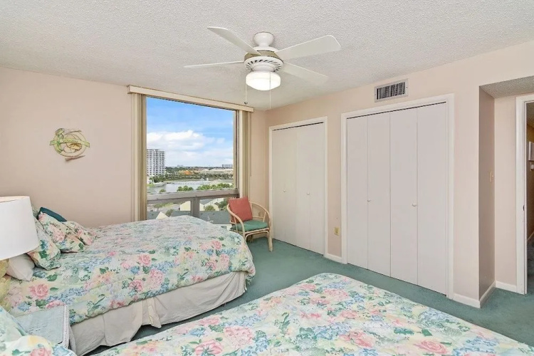 Shoreline 3082 Condo by RedAwning