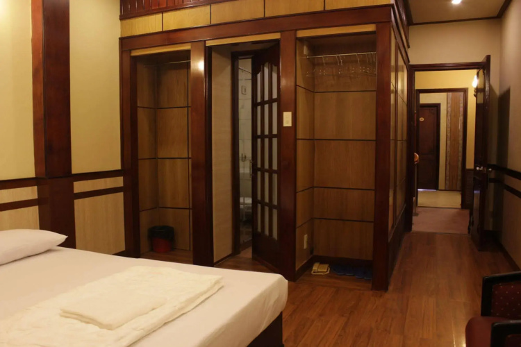 Bee Saigon Hotel