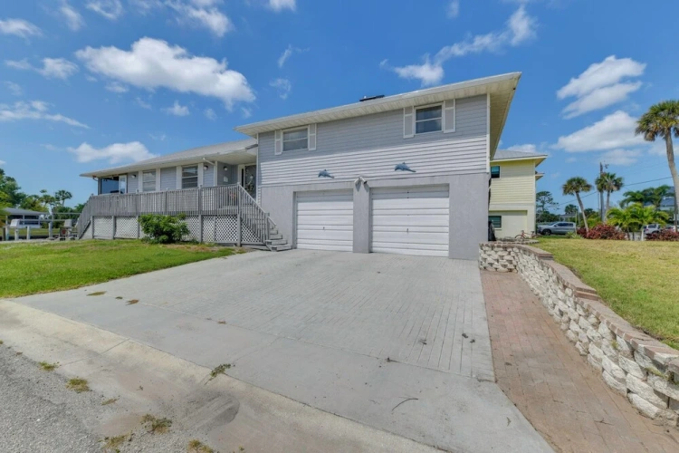 3 Bedrooms Cottage with balcony
