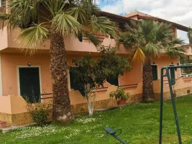 Feakes Apartments