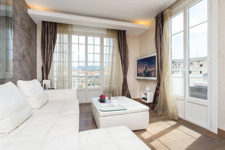 Le Petit Trianon et Le Charme des Suites
