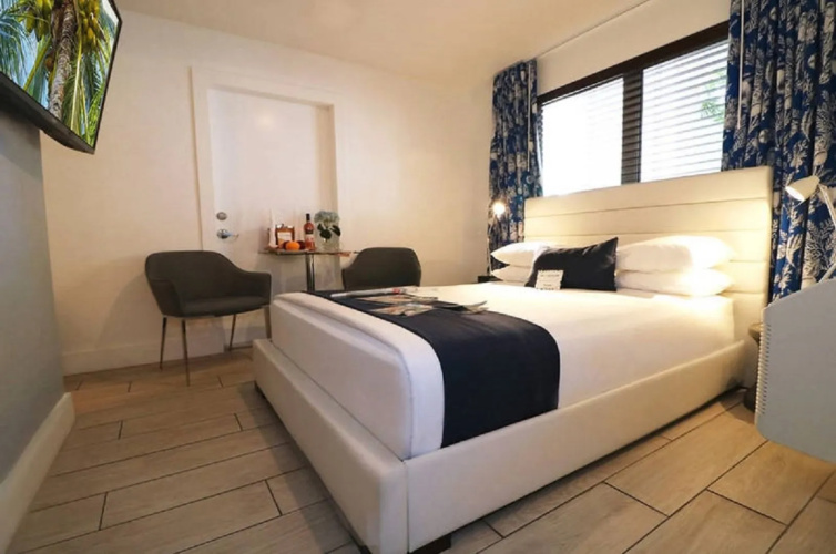 Waterside Hotel and Suites