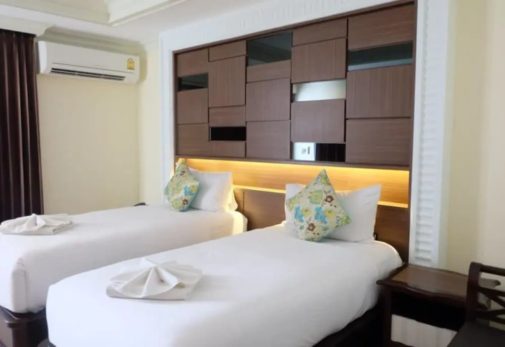 Premier Twin room with city view