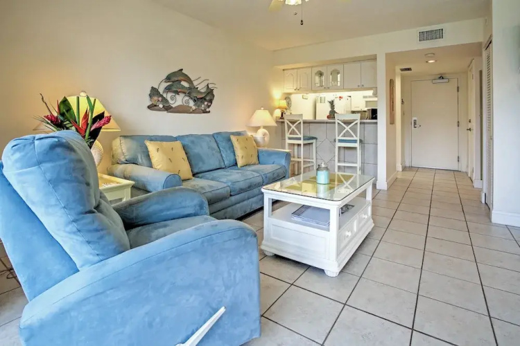 Sanibel Island Studio: Pool Access, Walk to Beach
