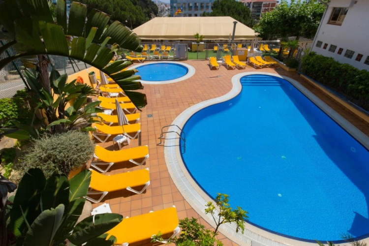 Camping Bungalows El Far