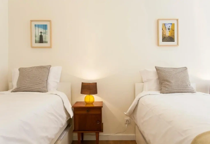 4 Bedrooms Apartment