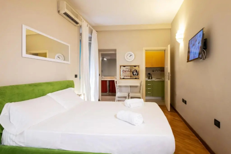 Magenta Luxury Crociferi 3