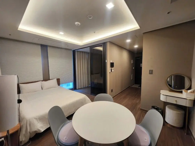 Elbon The Stay