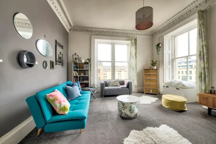 Bright And Central Flat, Directly Facing The Usher Hall