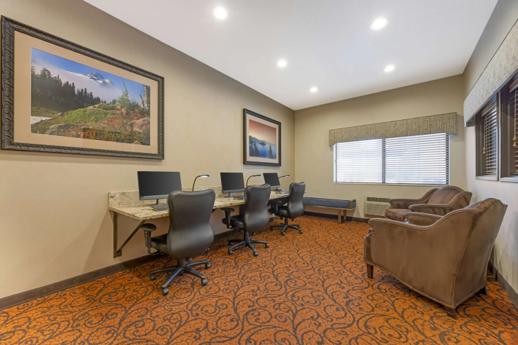 Best Western Plus Mill Creek Inn