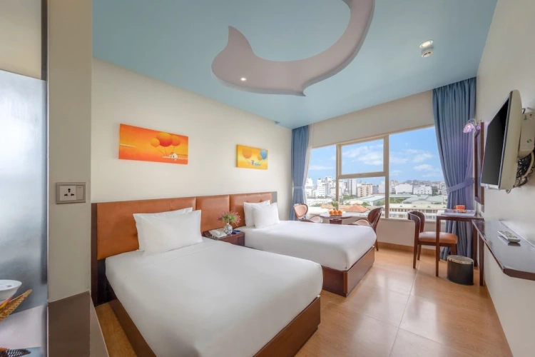 Deluxe Twin room with city view