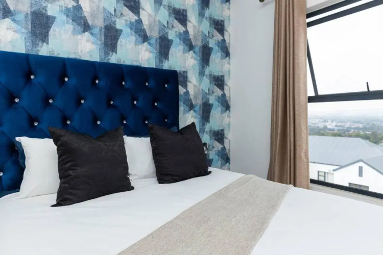 Alimama Spaces: the Manson's Greenstone