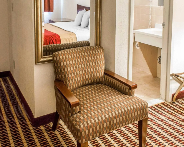 Economy Inn & Suites