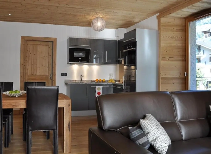 2 Bedrooms Apartment