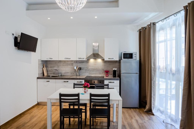 1 Bedroom Apartment