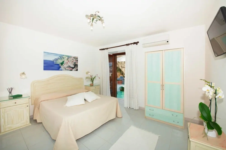 Standard Double room with partial sea view
