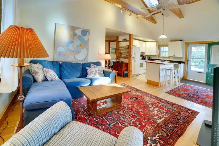 Lakefront Bradford Cottage w/ Dock, Near Skiing!