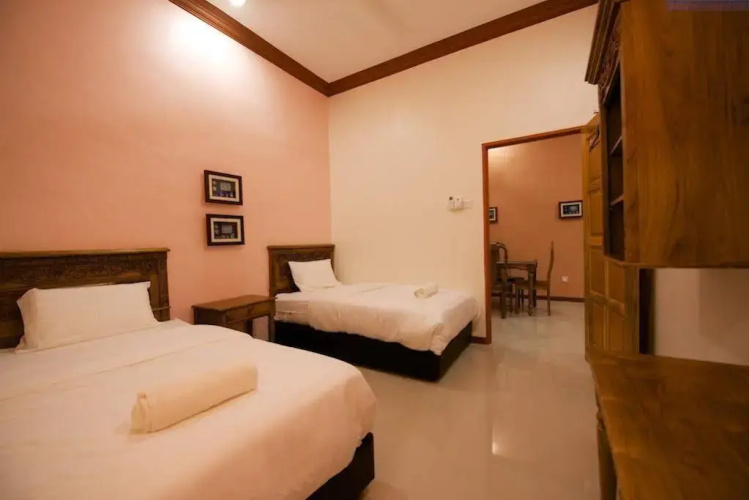 Pak Raja Villas
