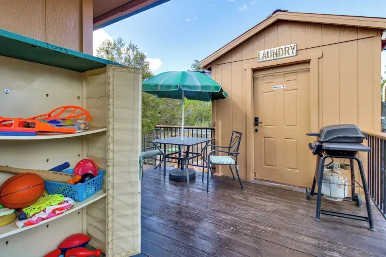 Hike & Fish: Family Escape w/ Fire Pit in Heber!