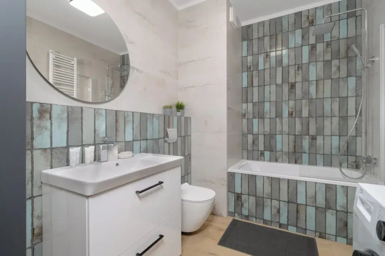 Apartment With Parking by Renters