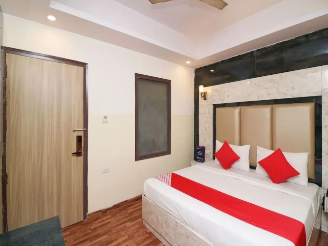 OYO 26161 Plazzo Inn