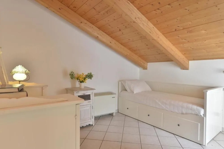 Irnerio White Apartment