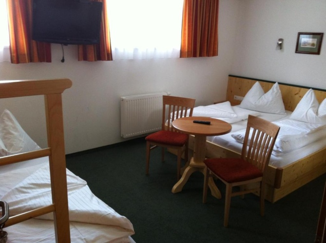 Standard Triple room