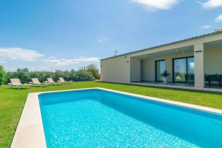 3 Bedrooms Villa