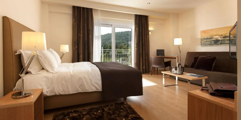 Chloe Hotel