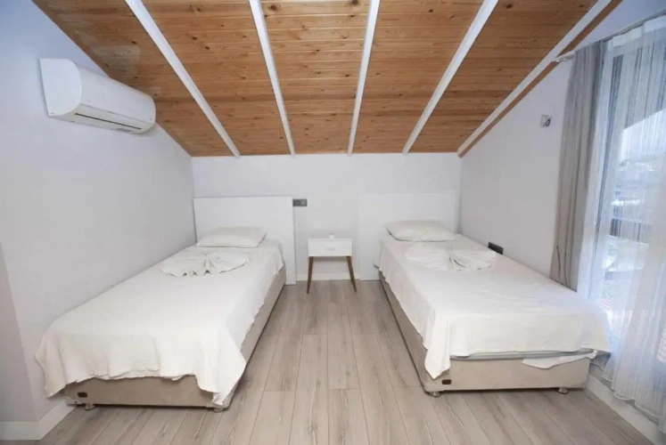 4 Bedrooms Villa