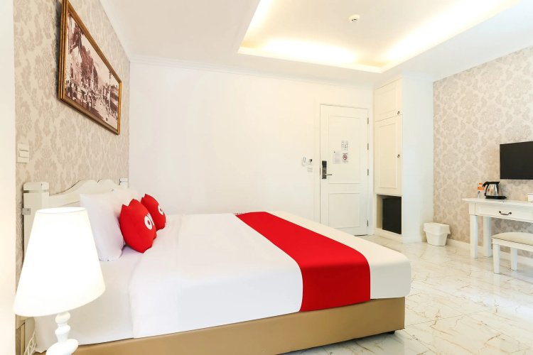 B2 Riverside Colonial Hotel