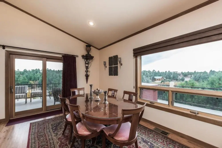 Mountain Views - Three Bedroom Cabin with Hot Tub
