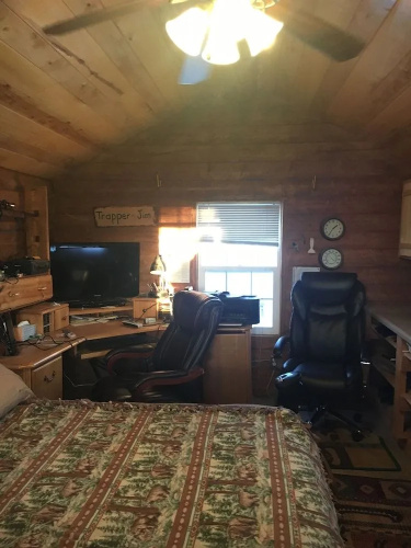 Alaska log cabins on the pond B & B