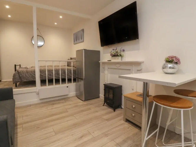 Basement Flat 43