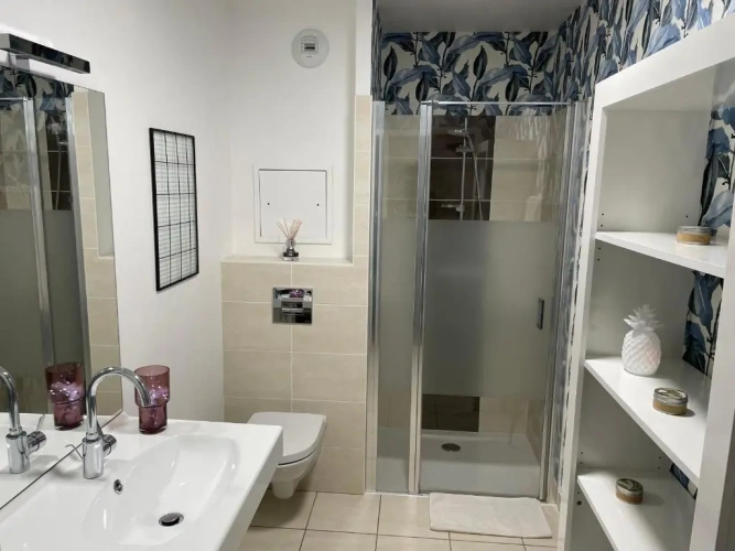 1 Bedroom Apartment