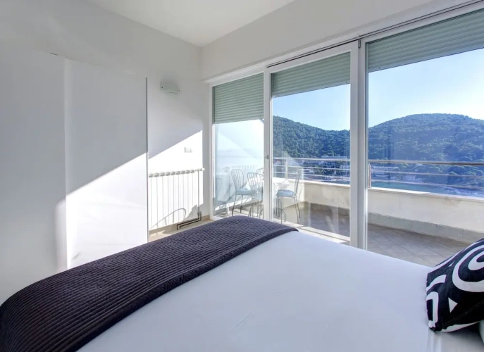 1 Bedroom Premier Apartment with balcony and with sea view