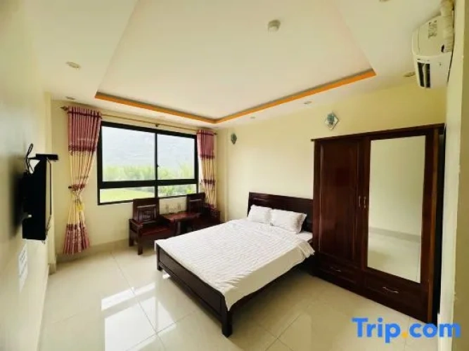 Standard room with mountain view