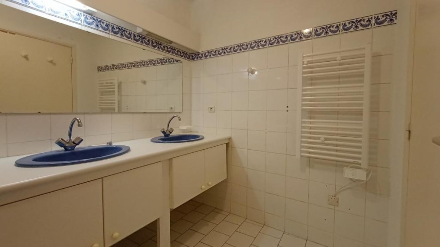 3 Bedrooms Apartment