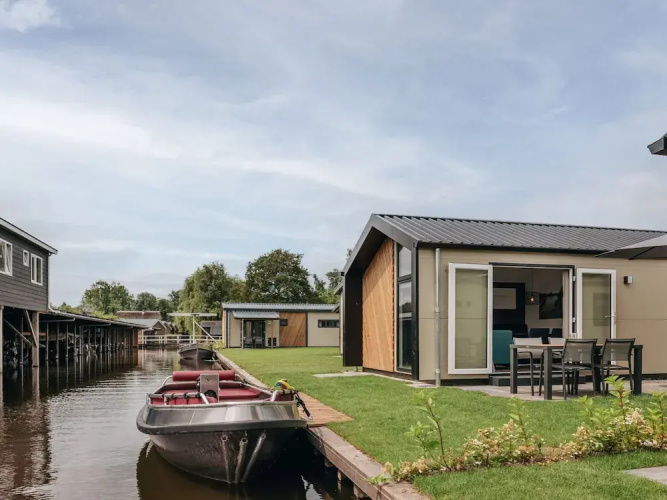Chalet With Private Jetty