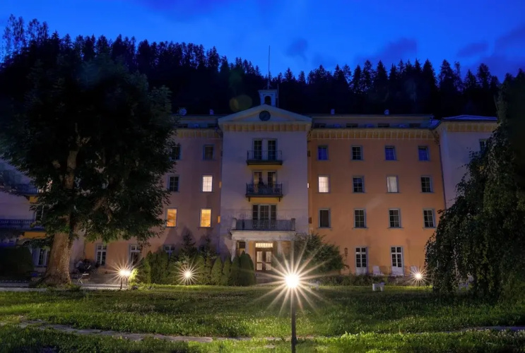 Scuol Palace - Culture, Nature & Health - Tarasp