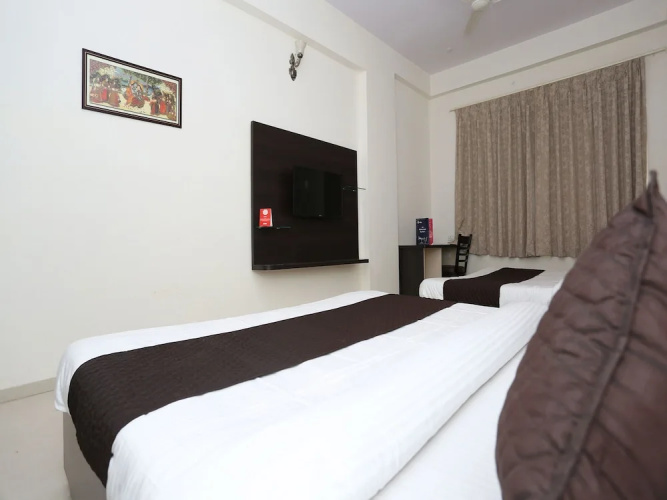 OYO 11484 Hotel Shivam